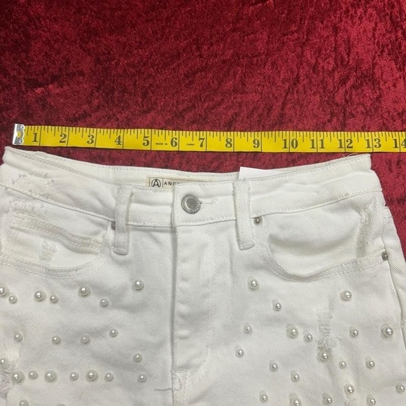 White Denim Shorts with Pearls - Picture 5 of 6